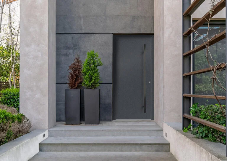 Aluminium-Front-Door-58742-768x543